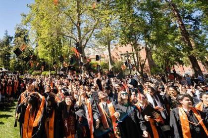 University of the Pacific, California’s first and oldest university, honored hundreds of graduating students with a joyous celebration surrounded by family and friends Saturday on historic Knoles 法律n.